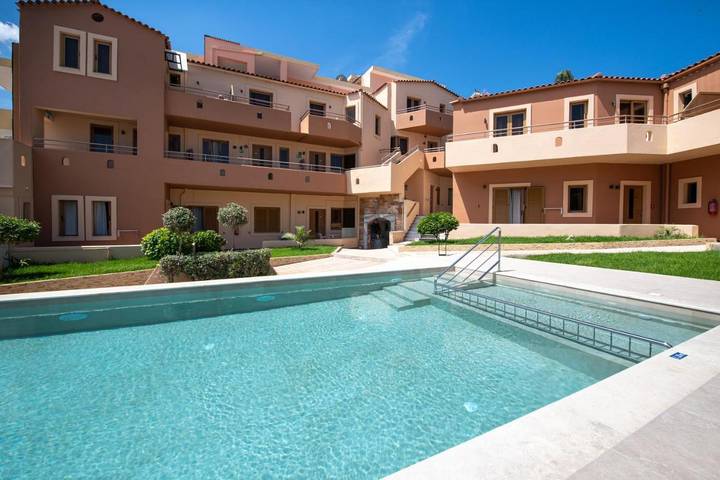 Location de vacances pour 4 personnes, avec vue ainsi que piscine et jardin dans Georgioupoli - 4