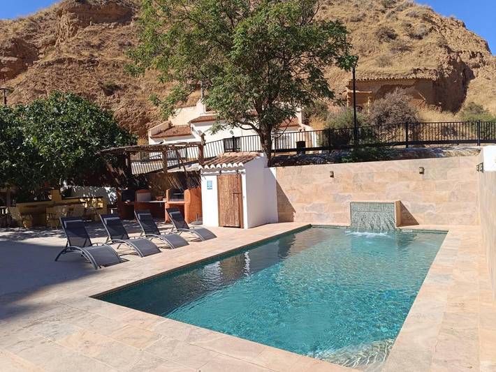 Casa rural para 6 personas, con piscina además de jardín y vistas en Comarca de Guadix