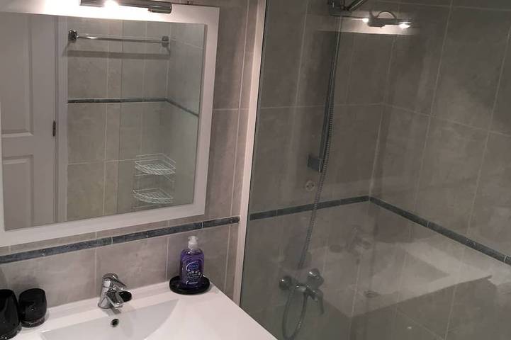 Apartamento entero, Estudio en hermoso complejo con nueva piscina comunitaria - WIFI Gratis y Aire Acondicionado in Los Cristianos, Arona 