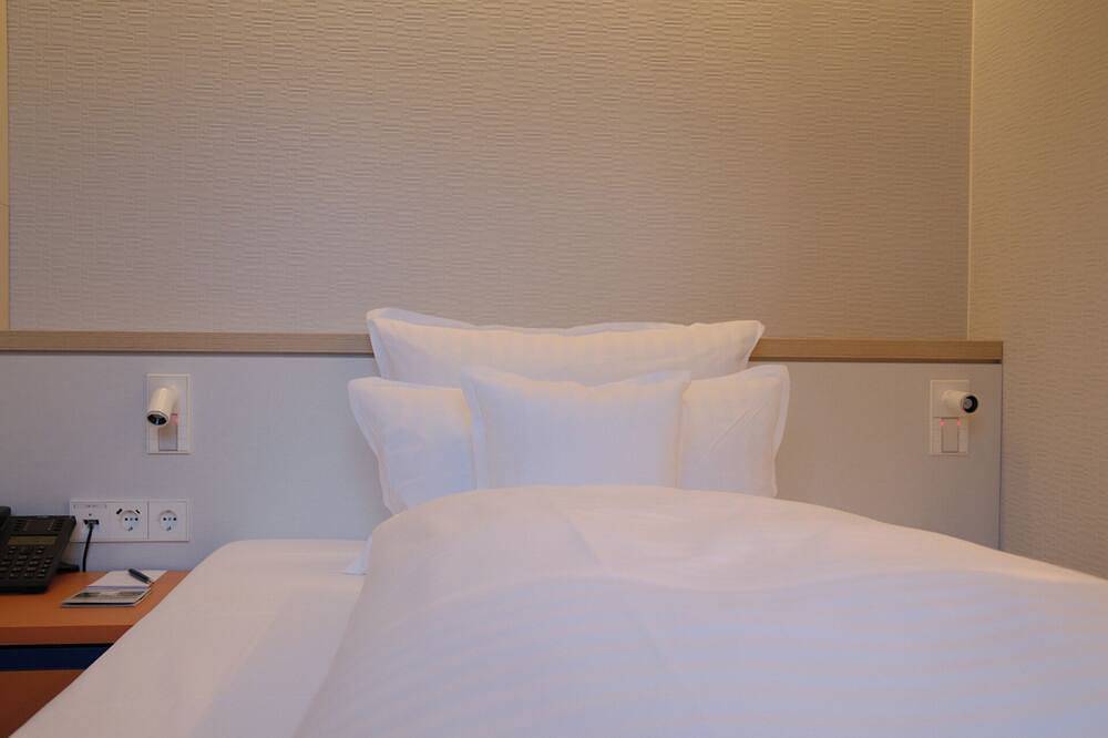 Entire apartment, Smart studio apartment with kitchen, daylight bathroom and cozy bed in Bad Wörishofen, Bavarian Swabia