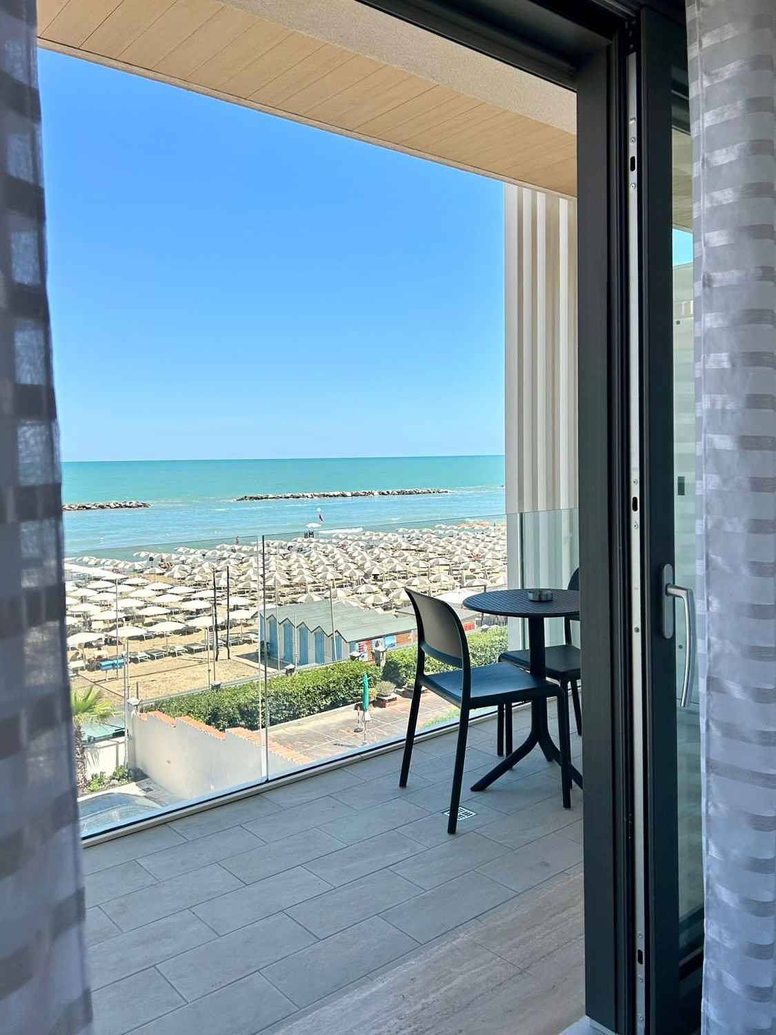 Ganze Ferienwohnung, Ferienwohnung mit Klimaanlage, Internet und Balkon mit Meerblick  in Pesaro, Valle del Metauro