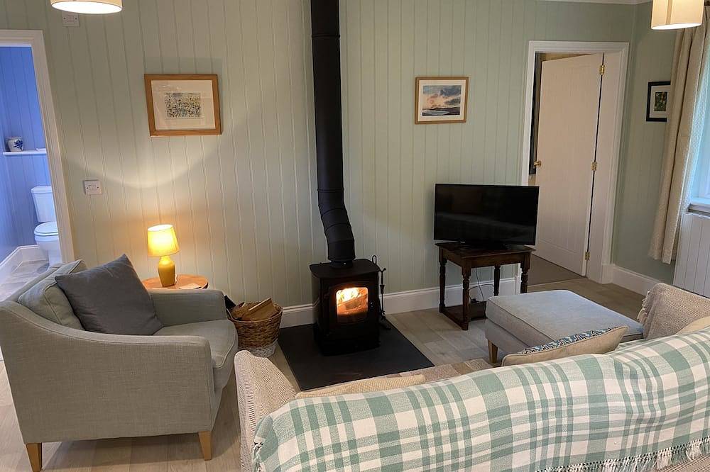 Family-friendly brand new cottage situated next to the golf course in Fort Augustus, Highlands