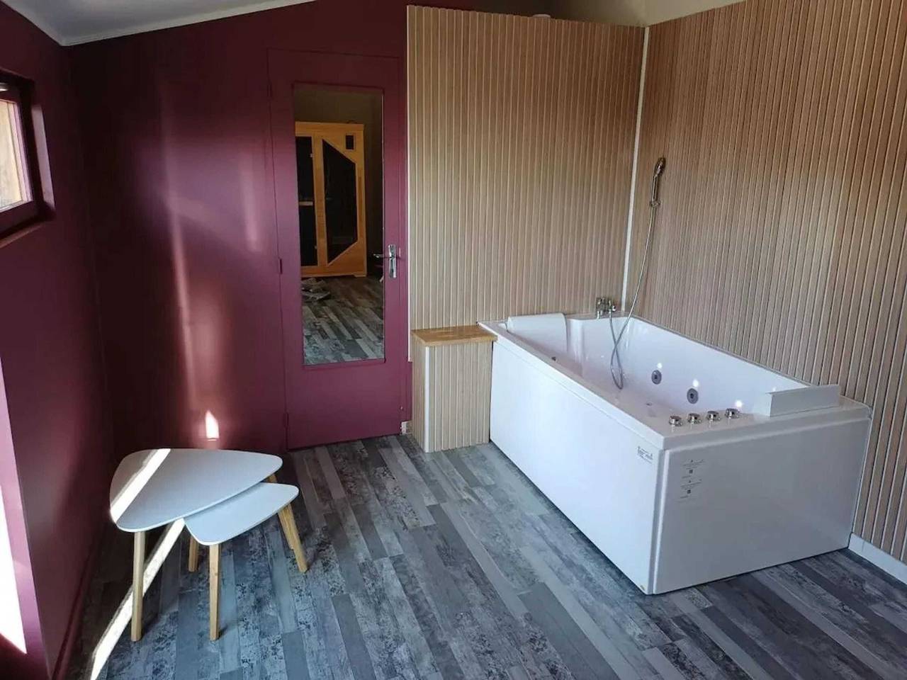 Chalet avec bain à remous à Saint-Loup-Terrier in Ardennes