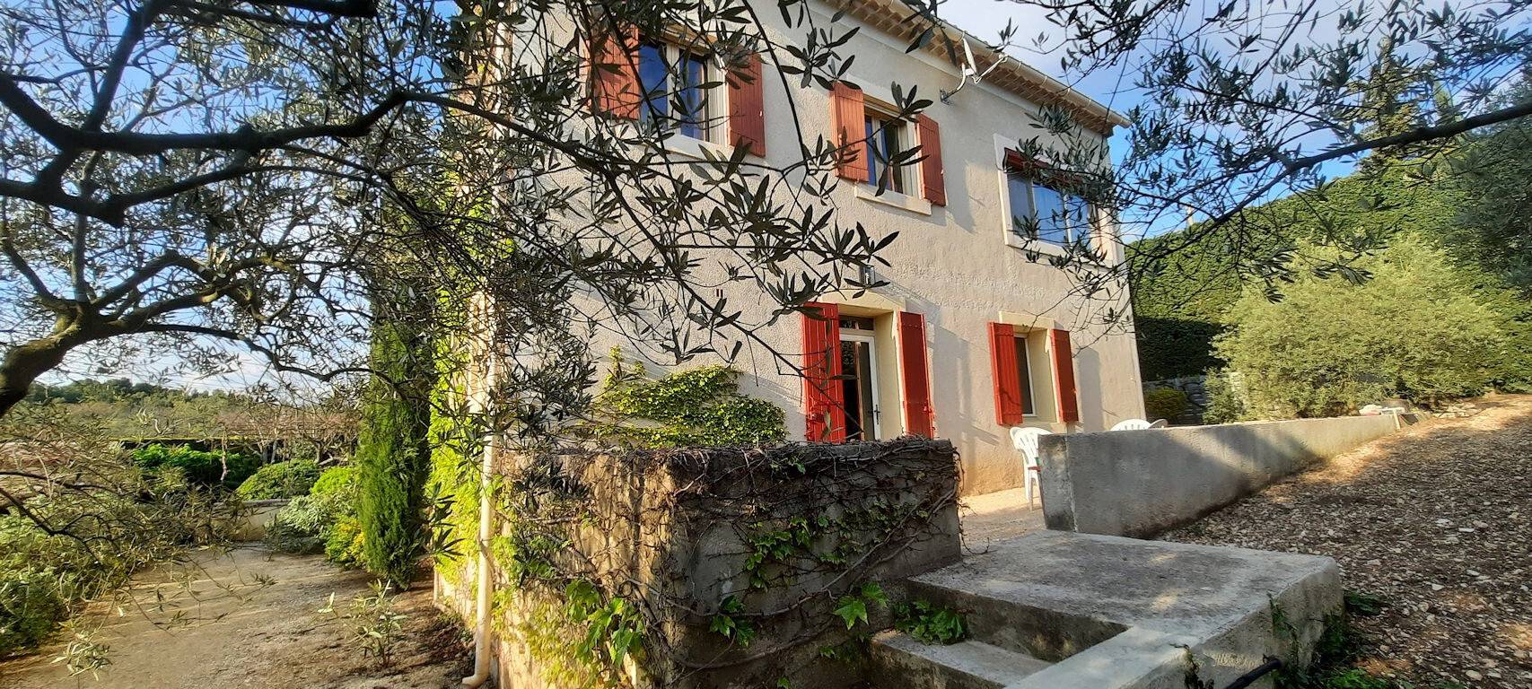 Appartement entier, Appartement « Gîte Ventoux Blanc » avec vue sur la montagne, piscine privée et Wi-Fi in Méthamis, Parc naturel régional du Mont-Ventoux