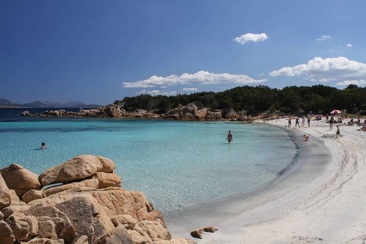 Appartamento intero, Villa 'Porto Rotondo' con vista mare, Wi-Fi e aria condizionata in Porto Rotondo, Olbia