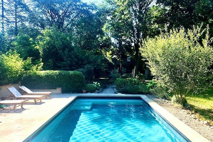 Location de vacances pour 10 personnes, avec jardin ainsi que vue et piscine dans Payrin-Augmontel