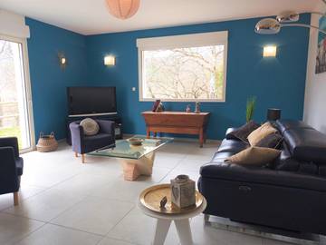 Gîte pour 4 personnes, avec terrasse et jardin à Montjoux