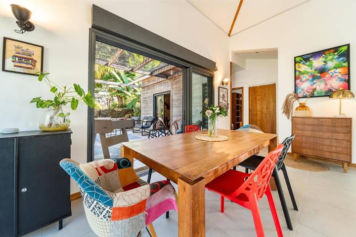 Location de vacances pour 8 personnes, avec terrasse ainsi que piscine et vue à Entre-Deux - 3