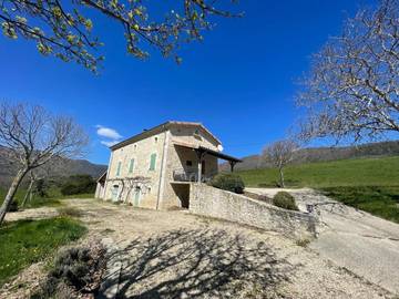 Gîte pour 4 personnes, avec jardin à Suze (homonymie)
