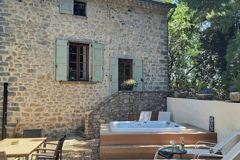 Moulin de 1570 avec jacuzzi aux pieds des Cévennes in Saint-Hippolyte-du-Fort, Parc national des Cévennes