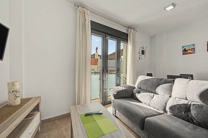 Entire apartment, Quiet Apartment with Balcony and Mountain Views in Carboneras in Playa de los Barquicos (Carboneras), Carboneras