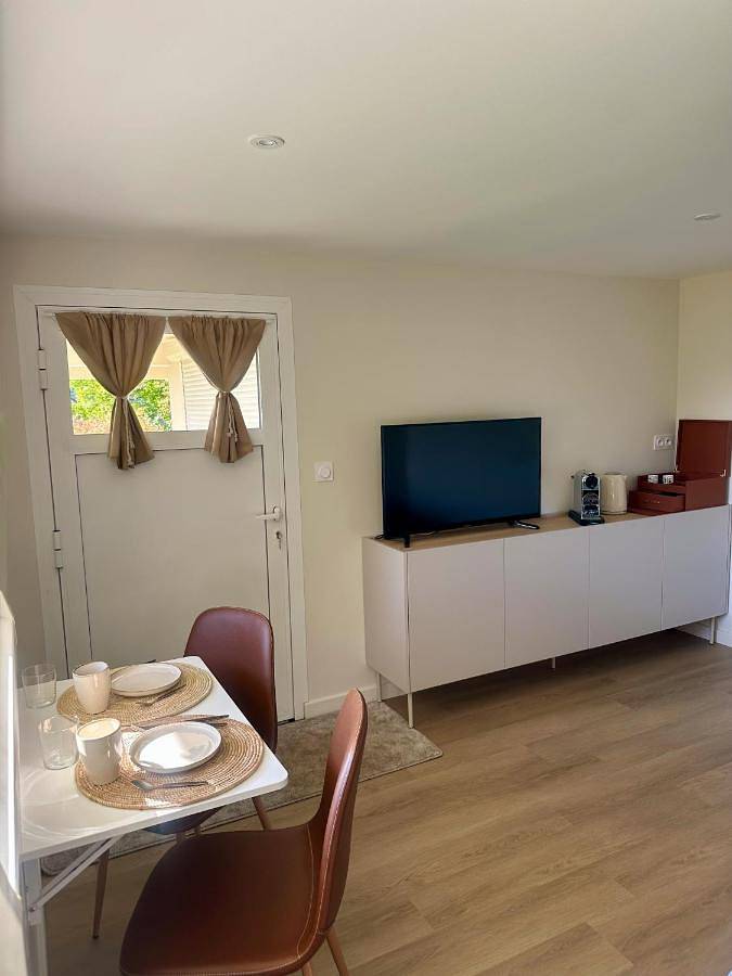 Gîte pour 2 personnes, avec vue ainsi que terrasse et jardin à Baume-les-Dames - 3