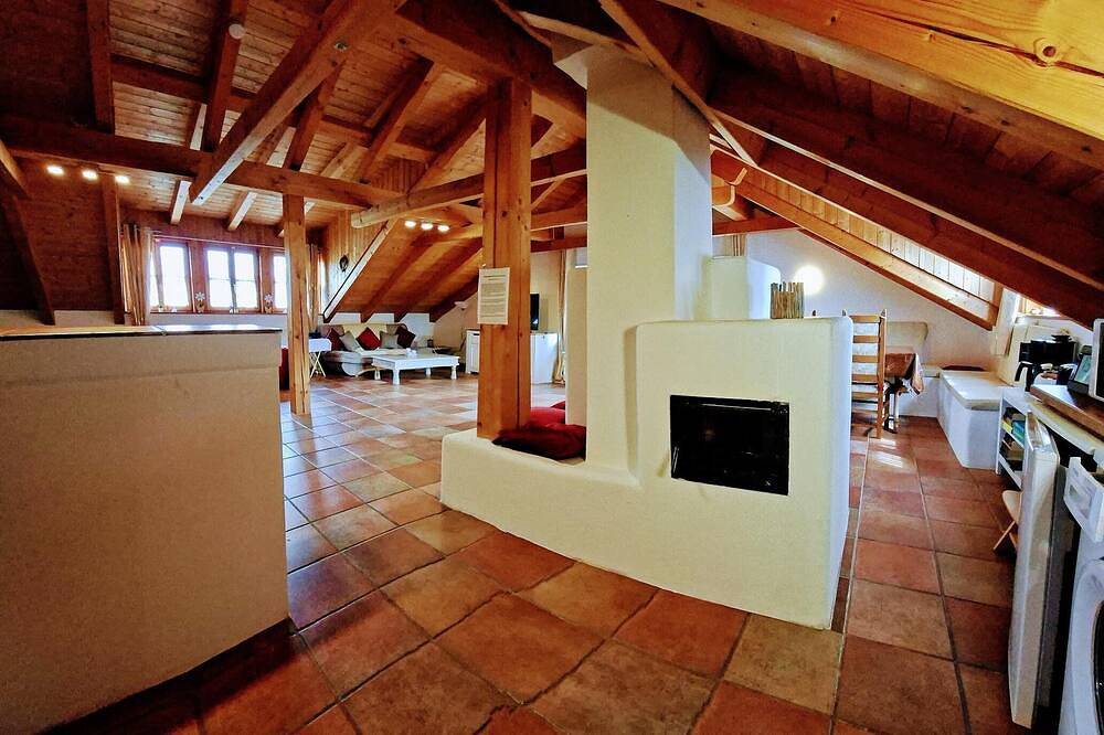 Ganze Wohnung, Großzügige Ferienwohnung (180 qm) mit Garten und Sauna in Oberviechtach, Naturpark Oberpfälzer Wald