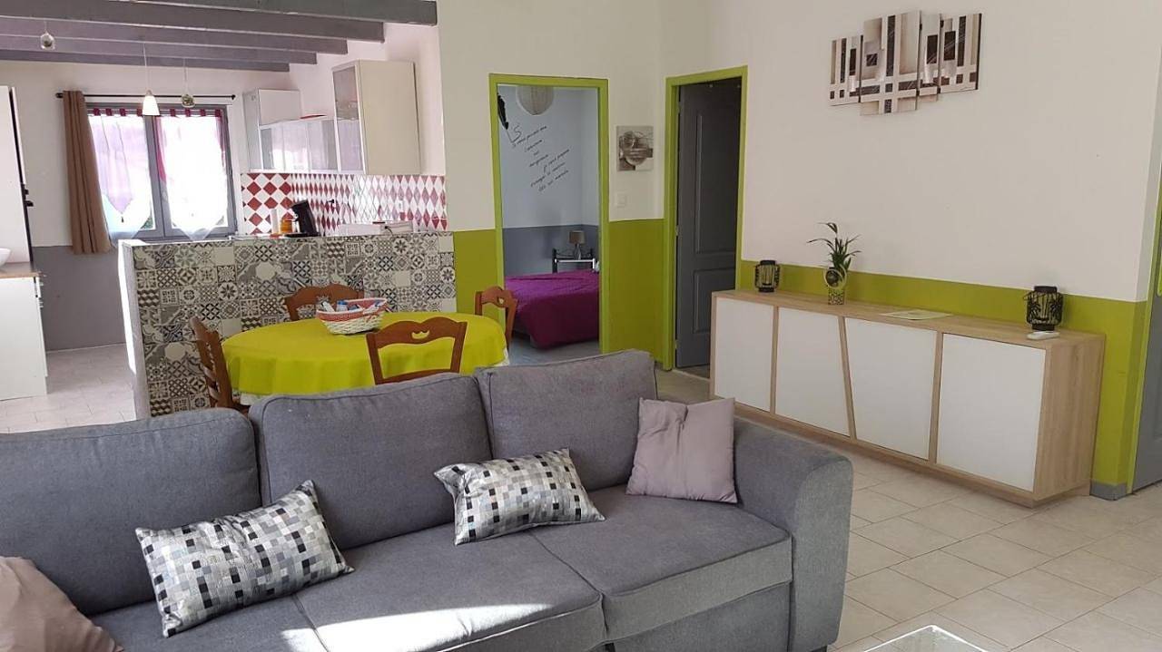 Appartement entier, One-Bedroom Apartment in Valros, Côte méditerranéenne (France)