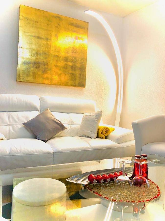 Ferienwohnung für 4 Personen, mit Ausblick und Terrasse sowie Seeblick und Pool, mit Haustier in Montreux