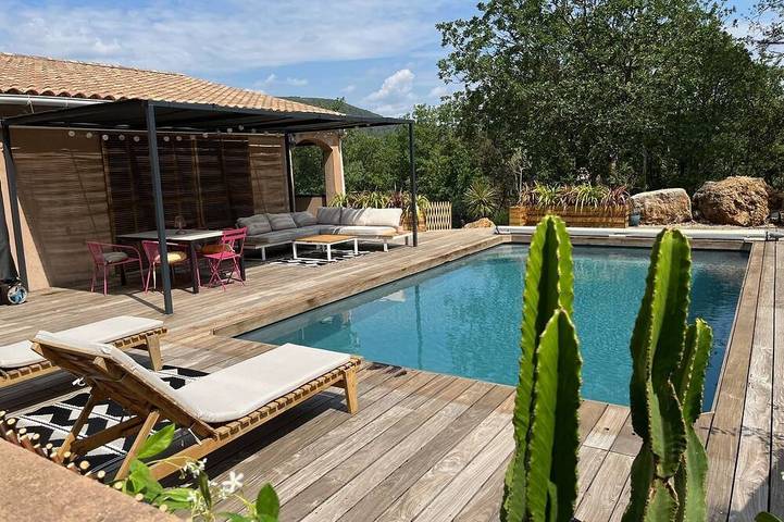 Gîte pour 2 personnes, avec Terrasse et Jardin à Méounes-lès-Montrieux