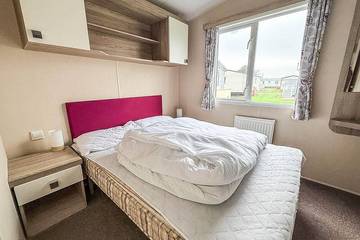 Static Caravan for 6 People in Waveney District, Suffolk, Photo 1