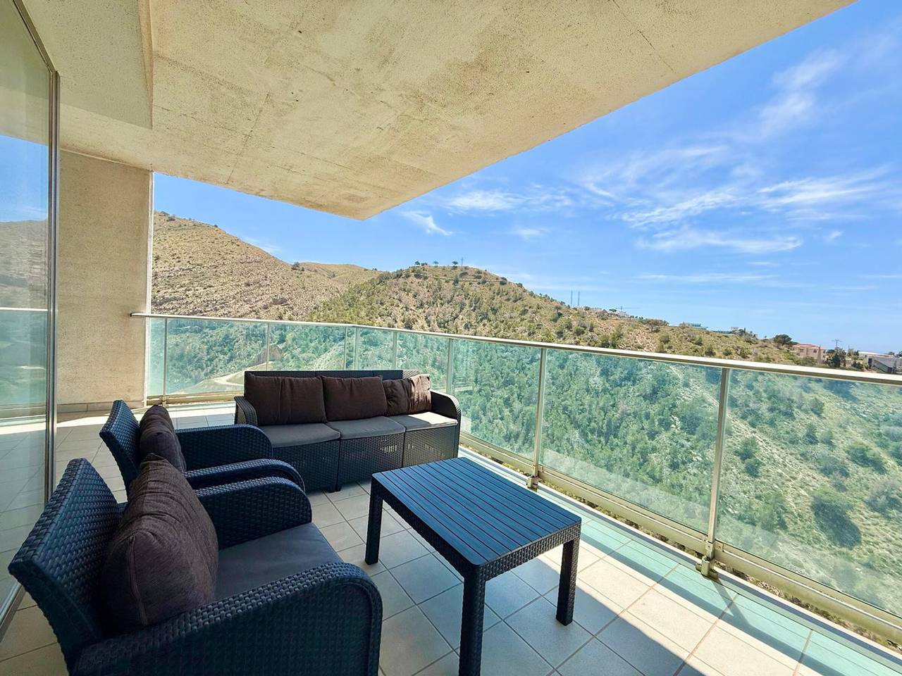 Geheel appartement, Modern apartment with mountain view - 4 guests in Benidorm, Costa Blanca
