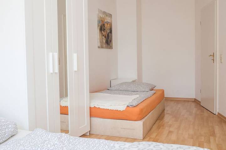 Ganze Wohnung, 2 Zimmer Fewo, Küche, Bad, Balkon, Kabel-Tv, Wlan, ruhig - Nähe Innenstadt in Leipzig-Ost, Leipzig