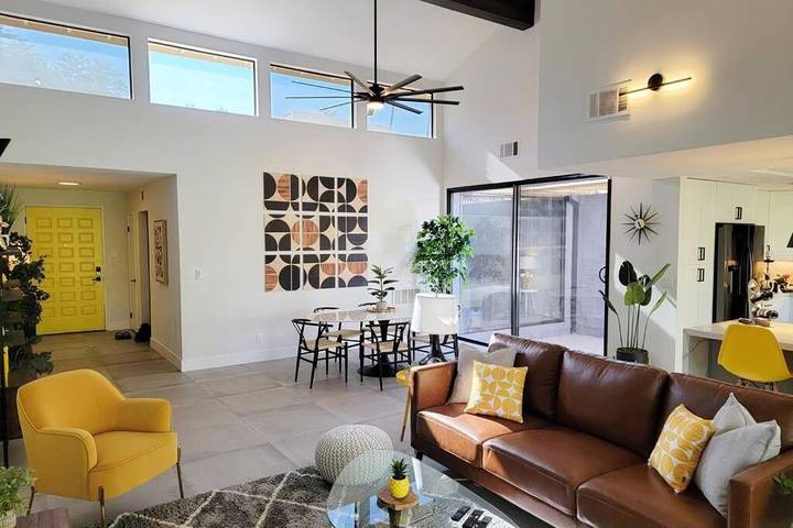 Apartamento para 4 personas, con vistas y piscina además de jardín y piscina para niños, Se admiten mascotas en Palm Desert