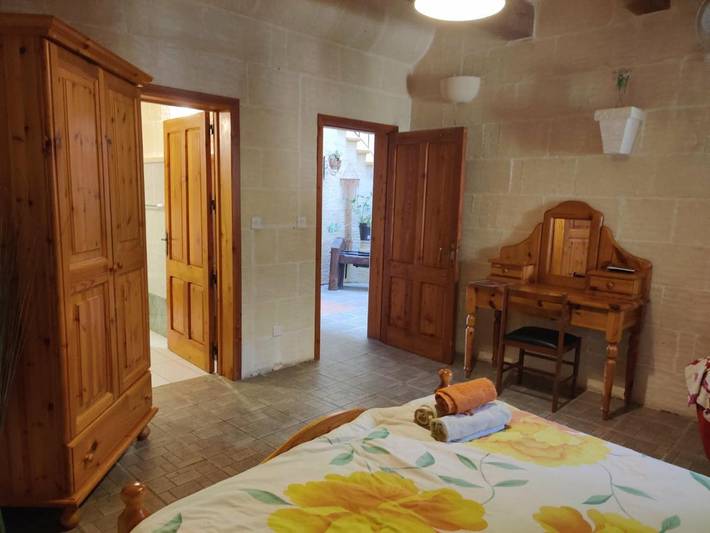 Chambre d’hôte pour 2 personnes, avec balcon ainsi que piscine et jacuzzi dans Xaghra - 3