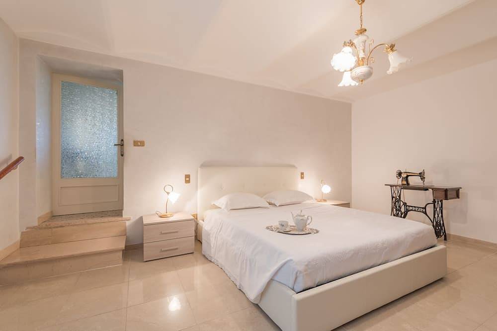 Entire apartment, Under The Borea Door in Città Sant'Angelo, Città Sant'Angelo region