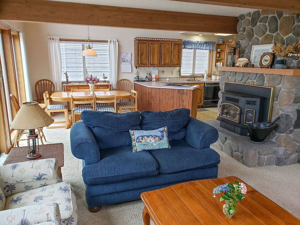 Affordable home with gorgeous bay and ocean views! in Netarts, Tillamook County