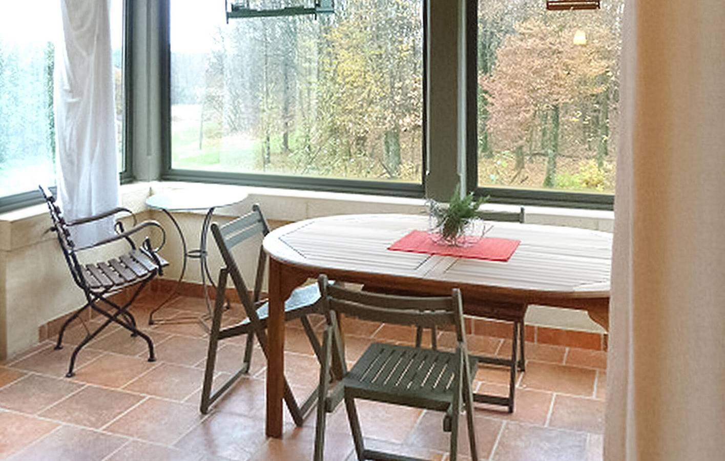 Appartement avec vue panoramique et parking, grill et lecteur DVD in La Chapelle-Aubareil, Périgord Noir