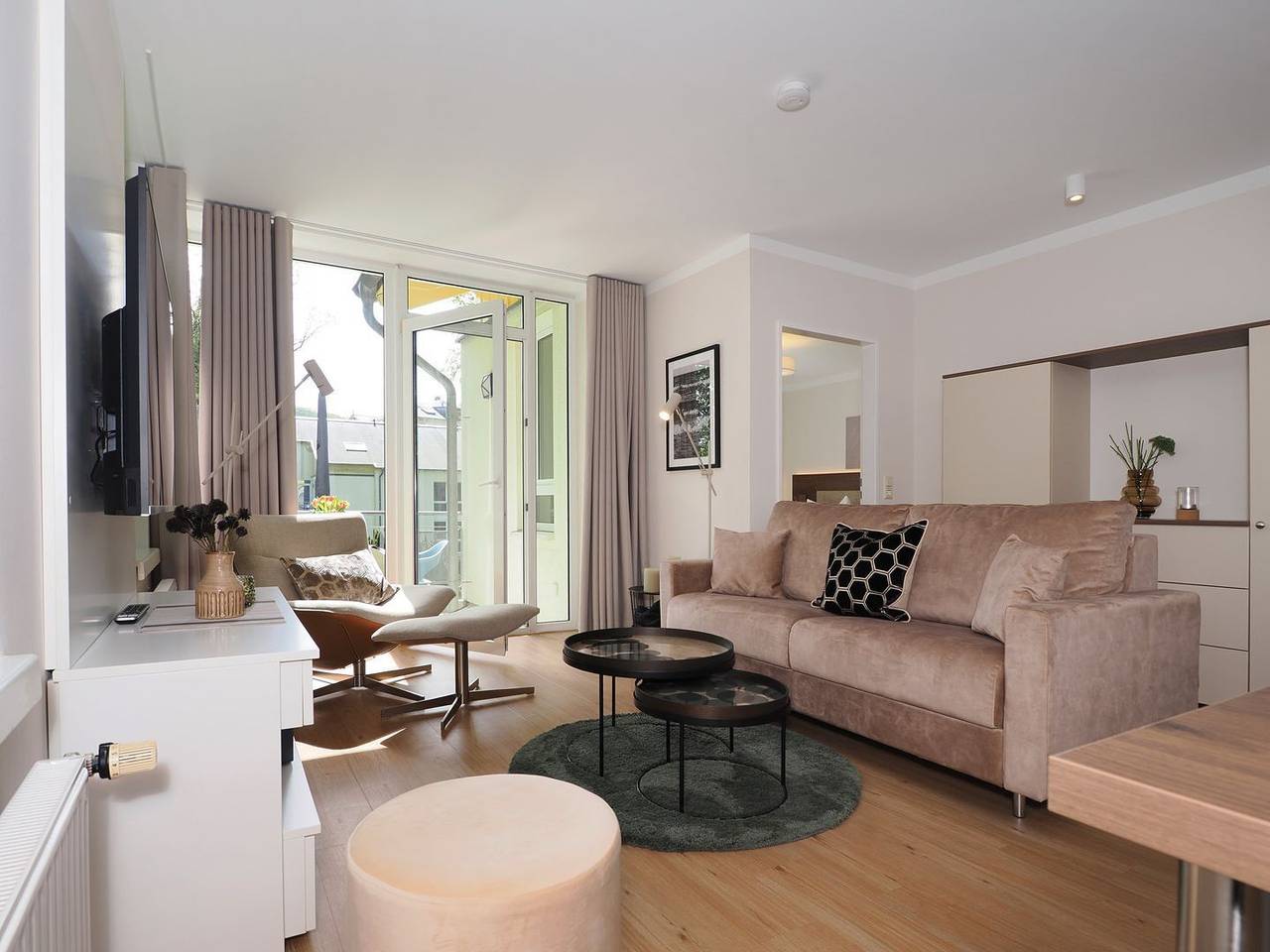 Ganze Wohnung, Stilvolle Ferienwohnung in erstklassiger Lage mit tollem Balkon zum Ostseestrand in Seebad Heringsdorf, Heringsdorf