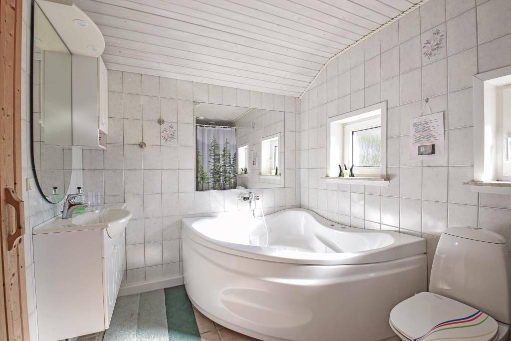 Ruhig gelegenes Ferienhaus mit 4 Schlafzimmern – Ein Teil des Grundstücks eingezäunt in Ulfborg, Nissum Fjord