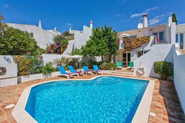 Villa for 6 Guests in Luz, Faro District, Picture 2