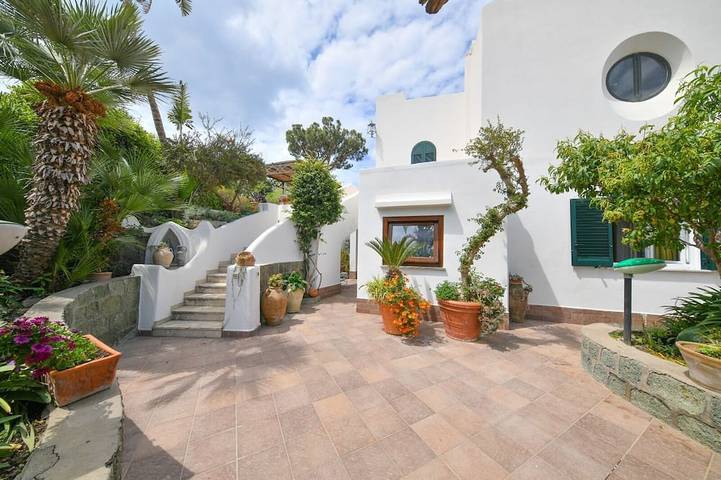Ferienhaus für 9 Personen, mit Balkon und Terrasse sowie Garten