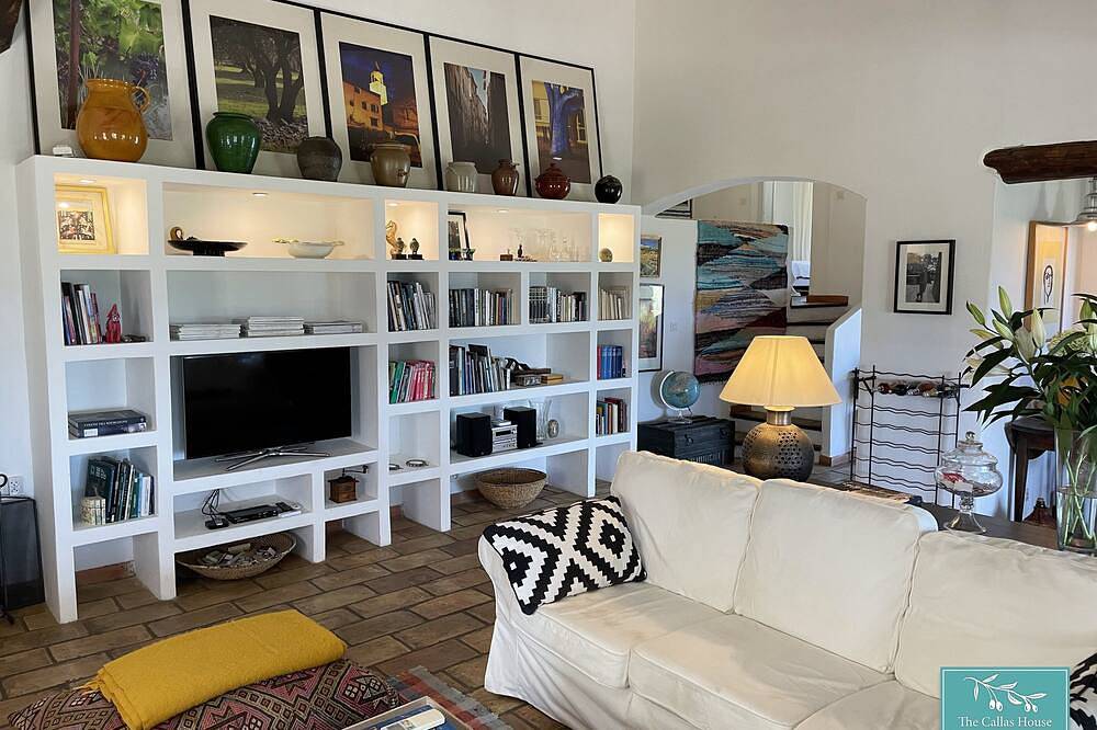 Beautiful stone house in olive grove, great pool area and garden, panoramic view in Callas, Draguignan region