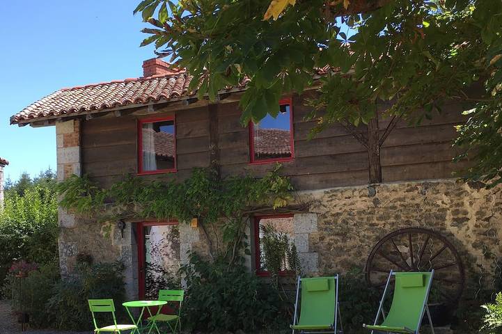 Gîte pour 2 personnes, avec terrasse et jardin