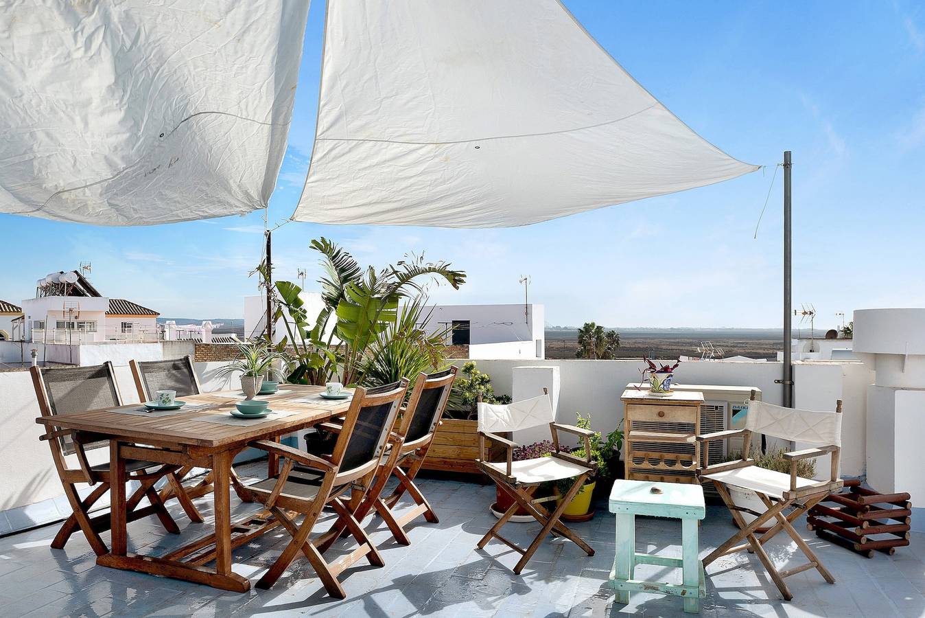Entire apartment, Holiday Apartment "Aba Dalí Golden" with Sea View, Shared Terrace & Wi-Fi in Conil de la Frontera, Costa de la Luz