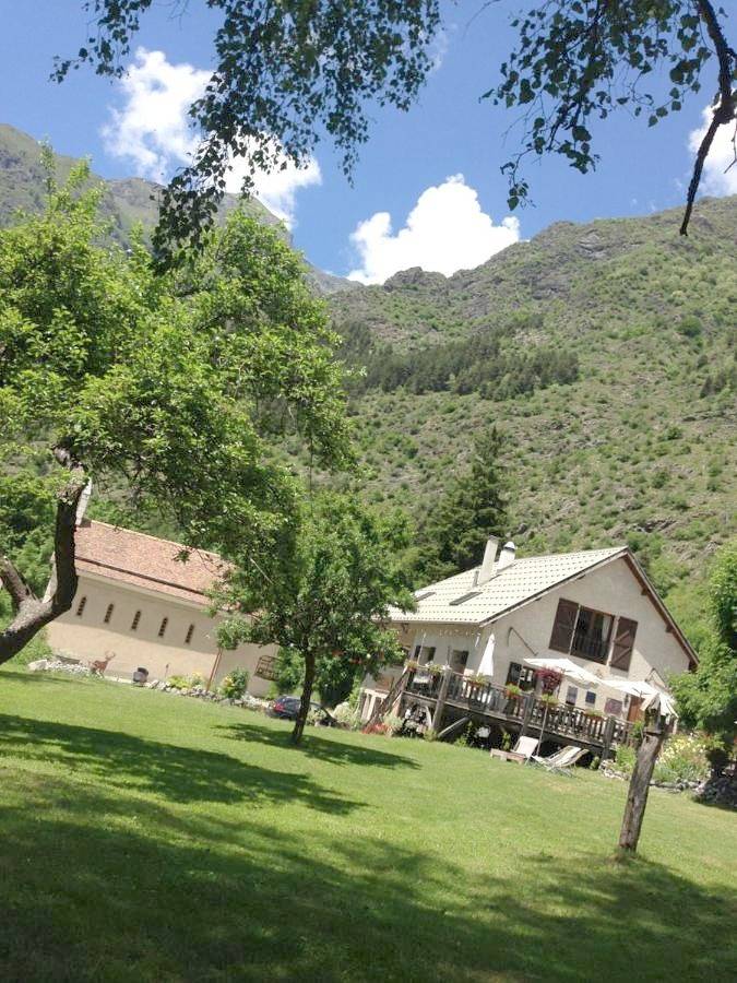 Hôtel pour 4 personnes, avec terrasse ainsi que jardin et vue à La Motte-en-Champsaur