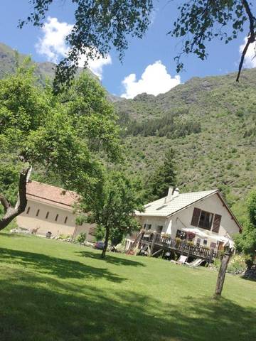 Hôtel pour 2 personnes, avec terrasse ainsi que jardin et vue à La Motte-en-Champsaur