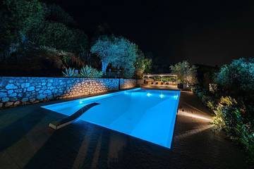 Villa für 8 Personen, mit Garten und Balkon in Gardone Riviera