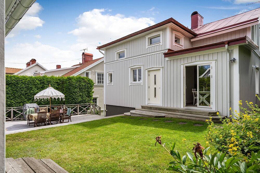 Family 6Br Retreat Sleeps 16+ - Dual Spas in Mölndal, Västergötland