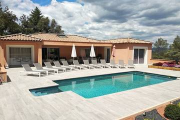 Location de vacances pour 11 personnes, avec terrasse et jardin à Flassans-sur-Issole