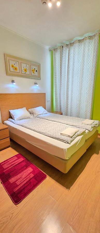 Triple Room with Private Bathroom in Santa Justa, Santa Maria Maior