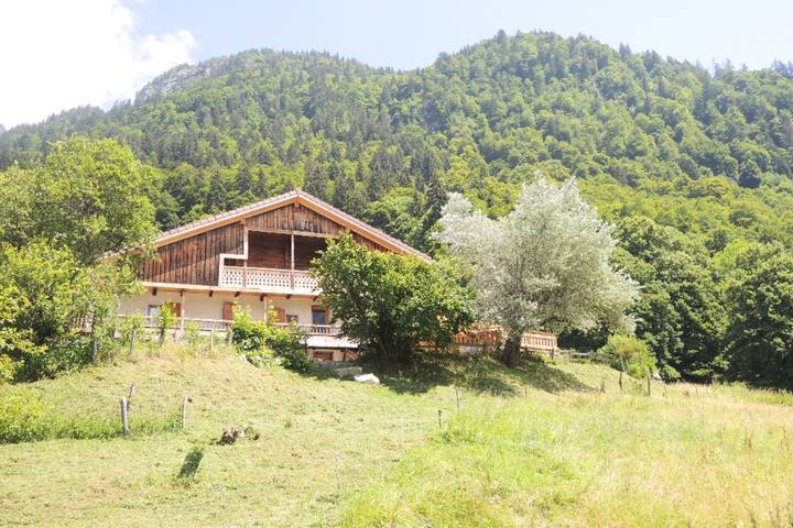 Chalet pour 12 personnes, avec jardin et terrasse