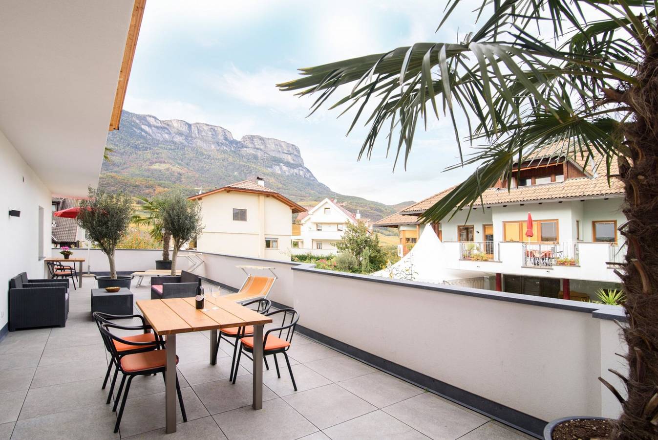 Ganze Wohnung, Ferienwohnung 'Peter Paul Terrasseapp Burgenblick' mit Bergblick und Terrasse in St. Pauls, Eppan an der Weinstraße