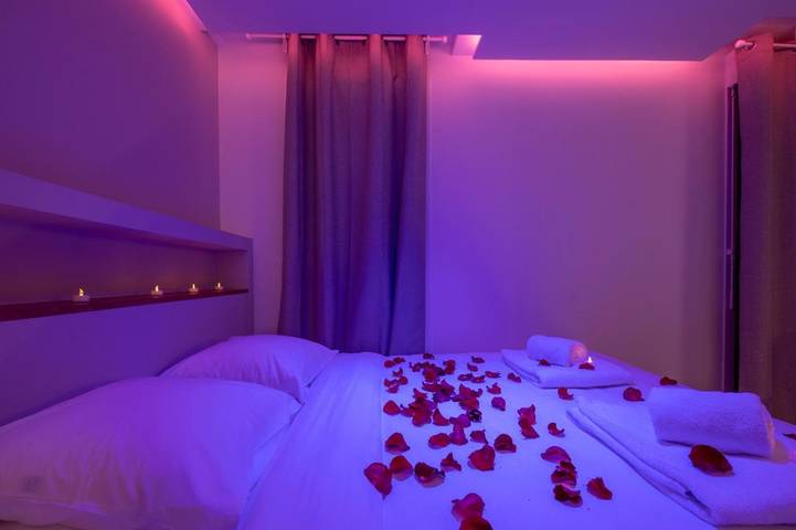 Gîte pour 2 personnes, avec sauna ainsi que jacuzzi et balcon à La Riche - 2