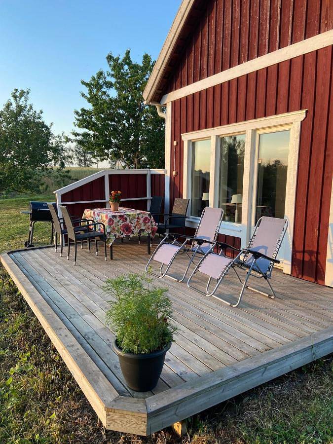 Ferienhaus für 4 Personen, mit Terrasse und Garten in Hjo - 2