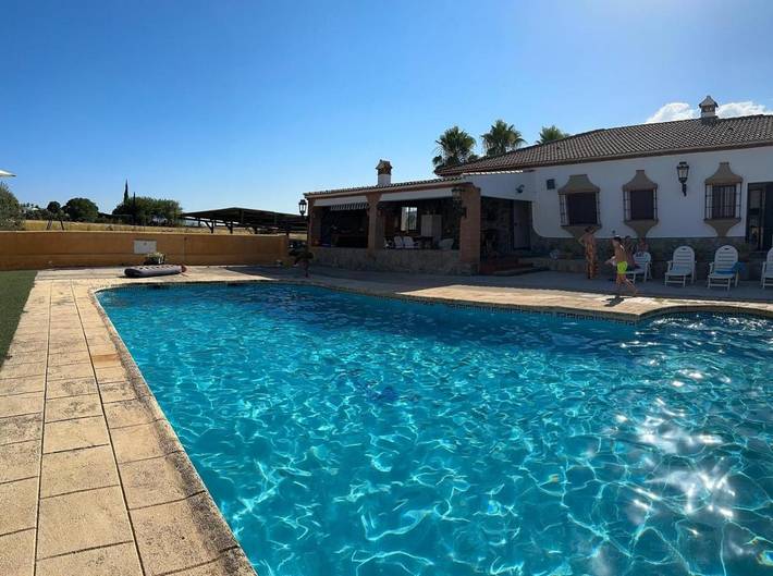 Casa de vacaciones para 8 personas, con piscina además de vistas y jardín - 1