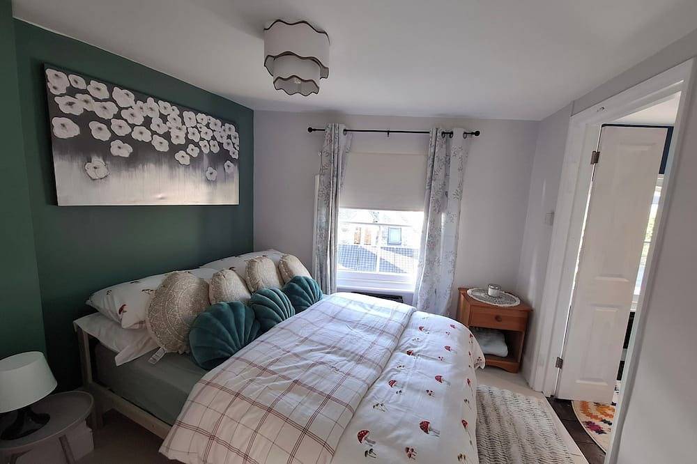 Entire apartment, Stroud - Apartment - Sleeps 2 - City Centre in Stroud, Gloucestershire