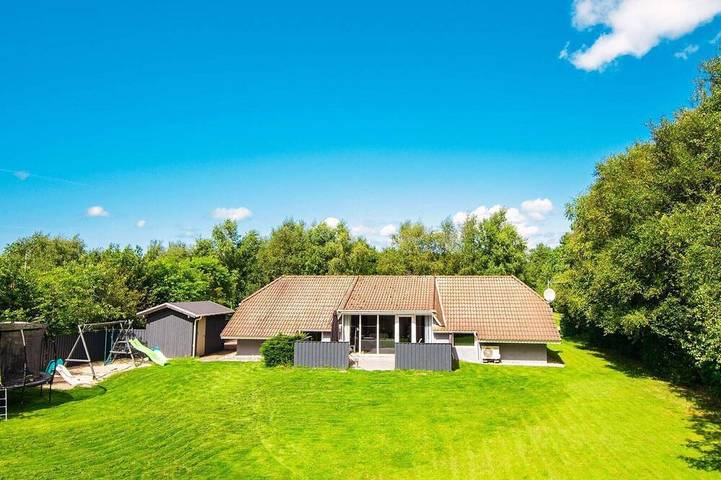 Ferienhaus für 8 Personen, mit Terrasse und Whirlpool sowie Sauna und Pool in Jegum