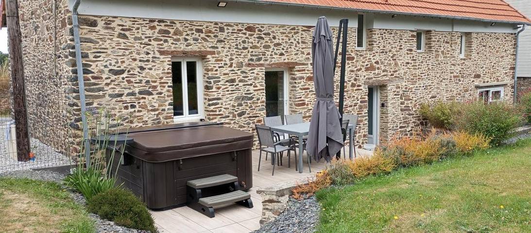 Location de vacances pour 6 personnes, avec sauna ainsi que jardin et jacuzzi dans Saint-Ébremond-de-Bonfossé - 3
