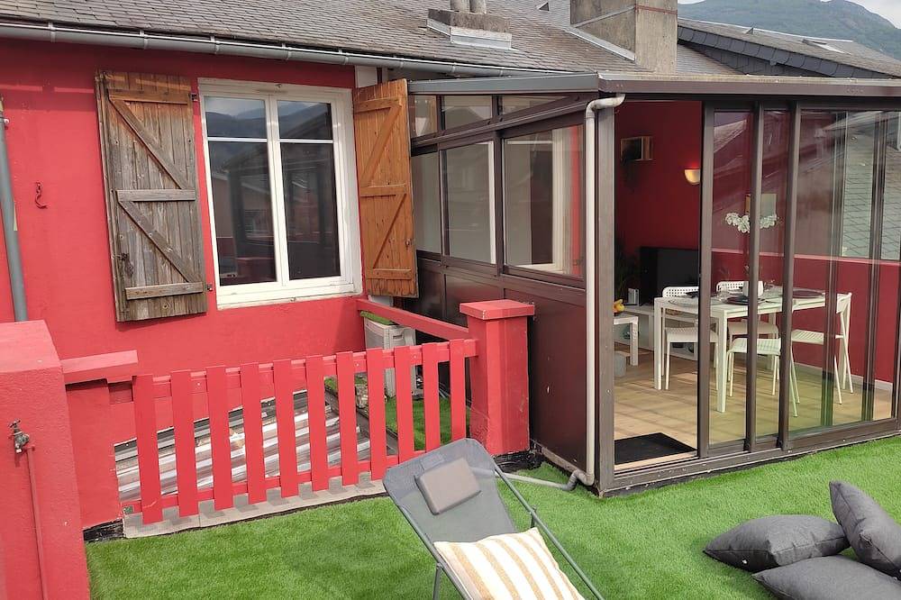 Entire apartment, Terrasse Privée & vue Panoramique - Climatisation - Wifi - Netflix in Lourdes, Hautes-Pyrénées